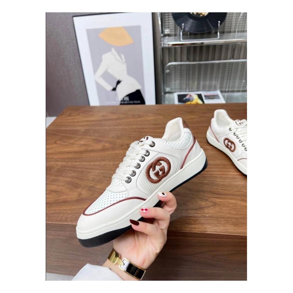 FashionStatement,GUCCI,IconicStyle,ItalianCraftsmanship,LuxuryFootwear,SNEAKER