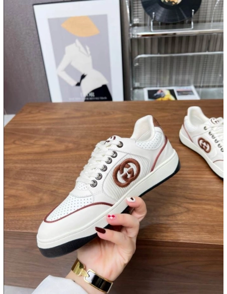 FashionStatement,GUCCI,IconicStyle,ItalianCraftsmanship,LuxuryFootwear,SNEAKER