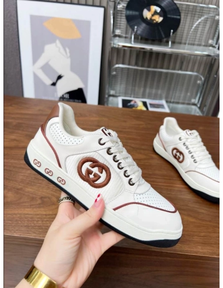 FashionStatement,GUCCI,IconicStyle,ItalianCraftsmanship,LuxuryFootwear,SNEAKER