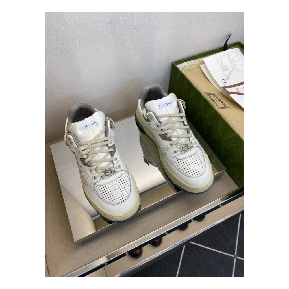 FashionStatement,GUCCI,IconicStyle,ItalianCraftsmanship,LuxuryFootwear,SNEAKER