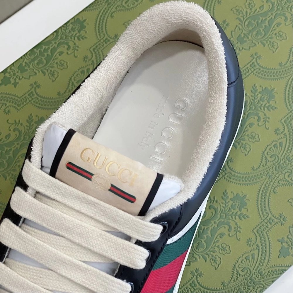 FashionStatement,GUCCI,IconicStyle,ItalianCraftsmanship,LuxuryFootwear,SNEAKER