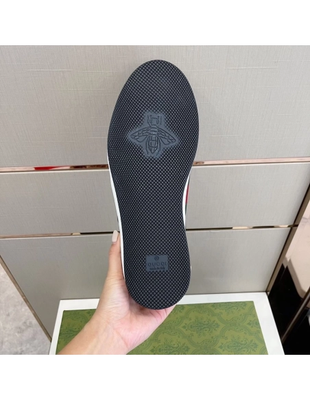 FashionStatement,GUCCI,IconicStyle,ItalianCraftsmanship,LuxuryFootwear,SNEAKER