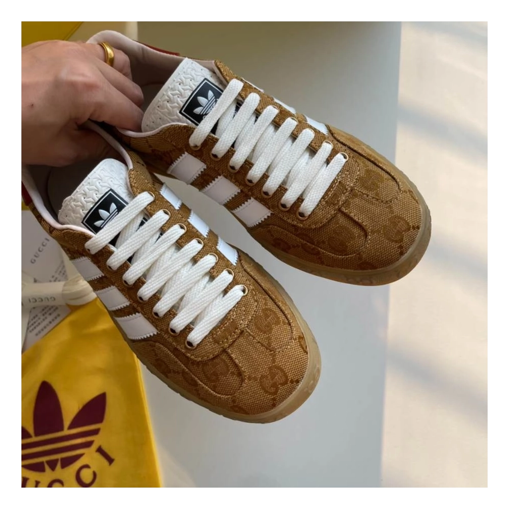 FashionStatement,GUCCI,IconicStyle,ItalianCraftsmanship,LuxuryFootwear,SNEAKER