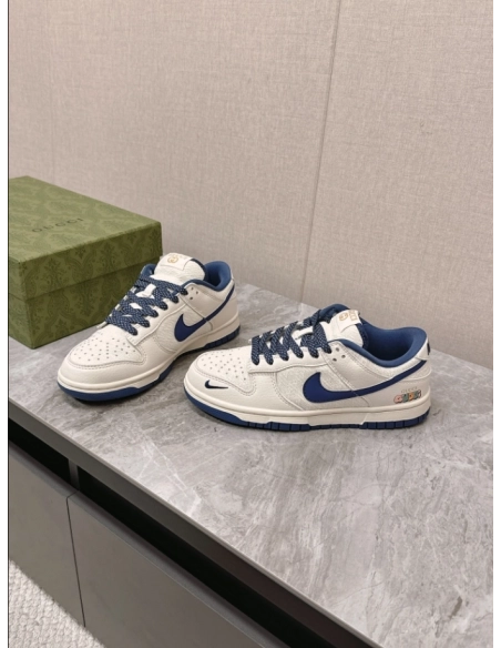 FashionStatement,GUCCI,IconicStyle,ItalianCraftsmanship,LuxuryFootwear,SNEAKER