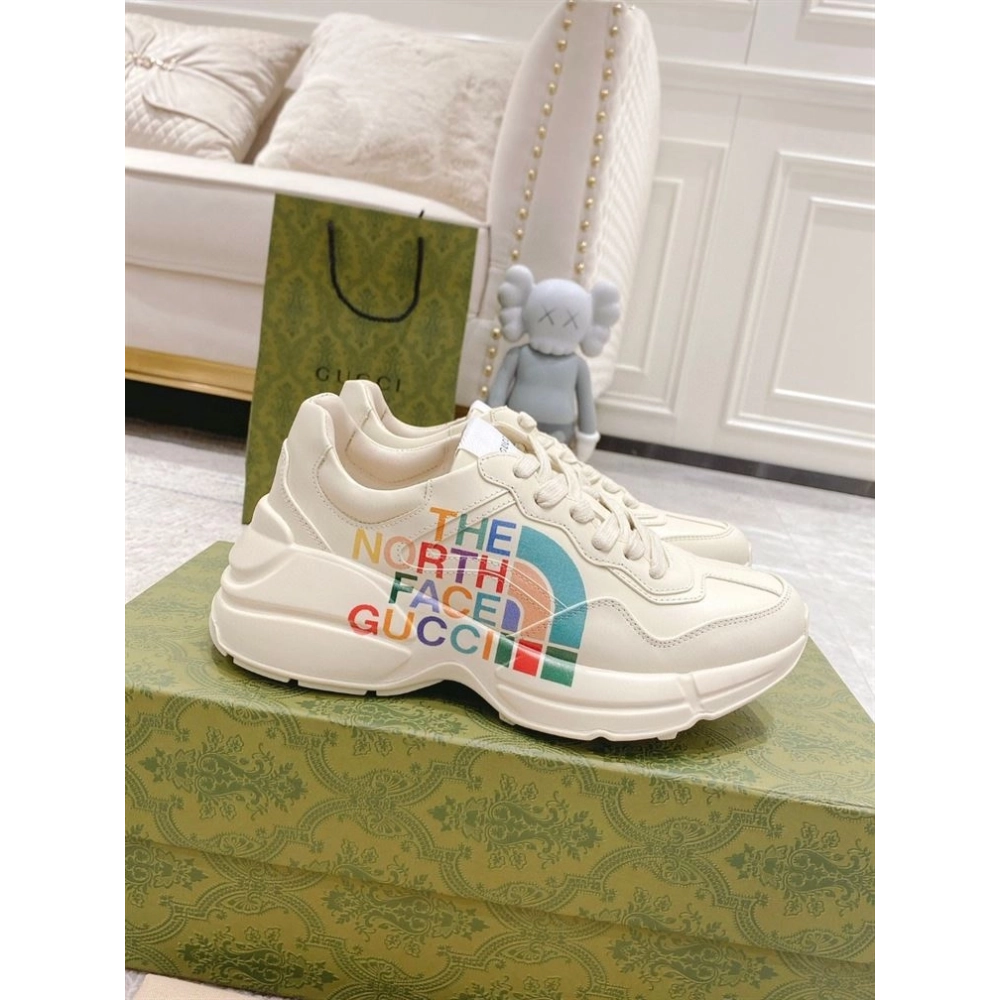 FashionStatement,GUCCI,IconicStyle,ItalianCraftsmanship,LuxuryFootwear,SNEAKER