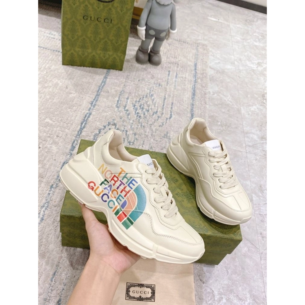 FashionStatement,GUCCI,IconicStyle,ItalianCraftsmanship,LuxuryFootwear,SNEAKER