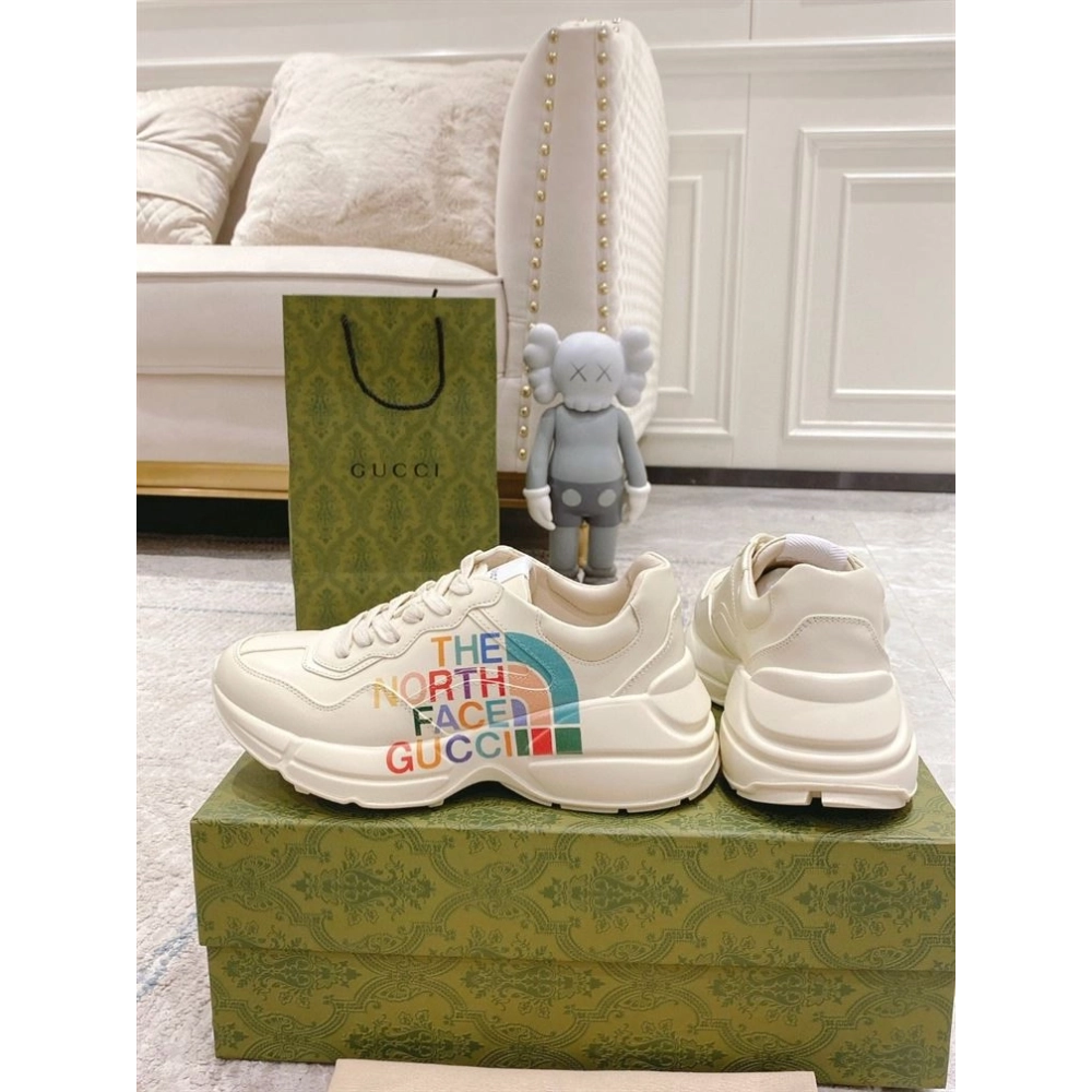 FashionStatement,GUCCI,IconicStyle,ItalianCraftsmanship,LuxuryFootwear,SNEAKER