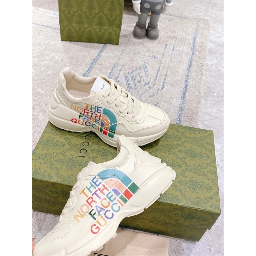 FashionStatement,GUCCI,IconicStyle,ItalianCraftsmanship,LuxuryFootwear,SNEAKER