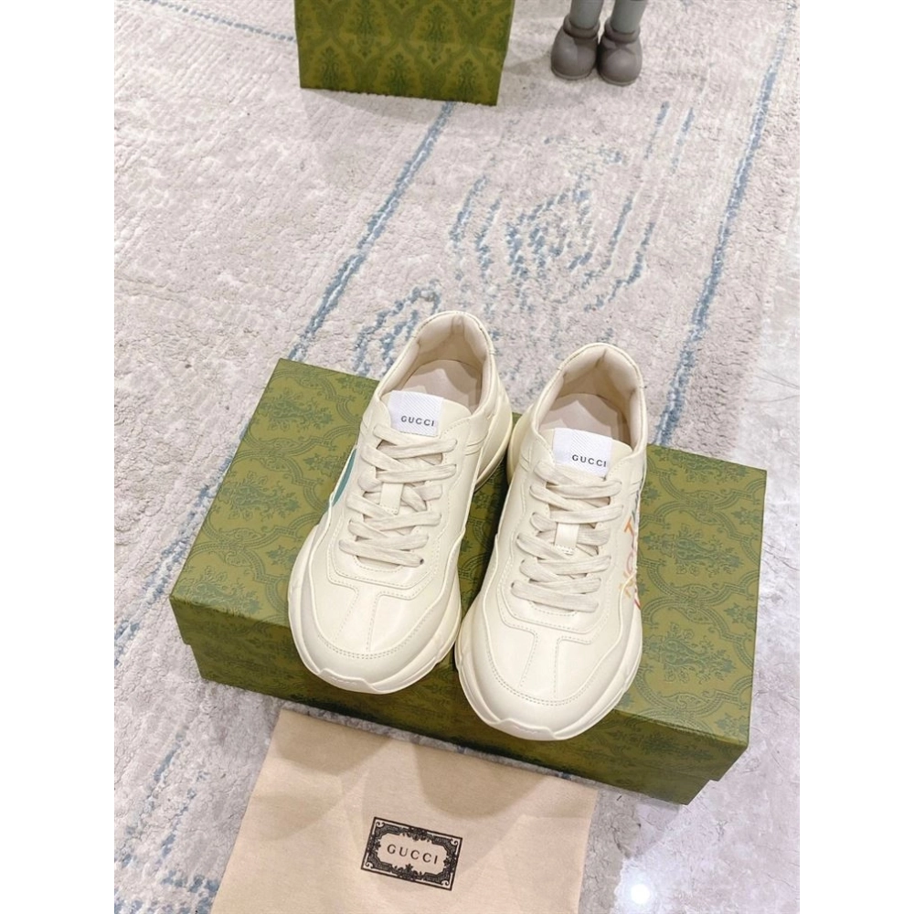 FashionStatement,GUCCI,IconicStyle,ItalianCraftsmanship,LuxuryFootwear,SNEAKER