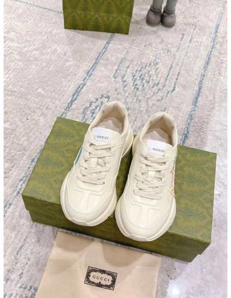 FashionStatement,GUCCI,IconicStyle,ItalianCraftsmanship,LuxuryFootwear,SNEAKER