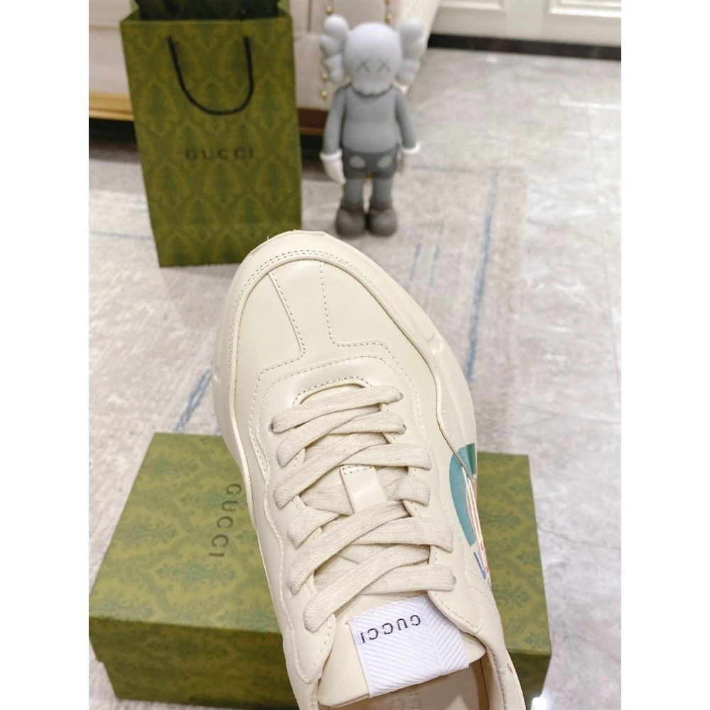 FashionStatement,GUCCI,IconicStyle,ItalianCraftsmanship,LuxuryFootwear,SNEAKER