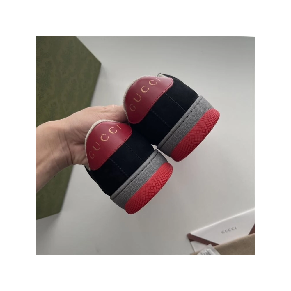 FashionStatement,GUCCI,IconicStyle,ItalianCraftsmanship,LuxuryFootwear,SNEAKER