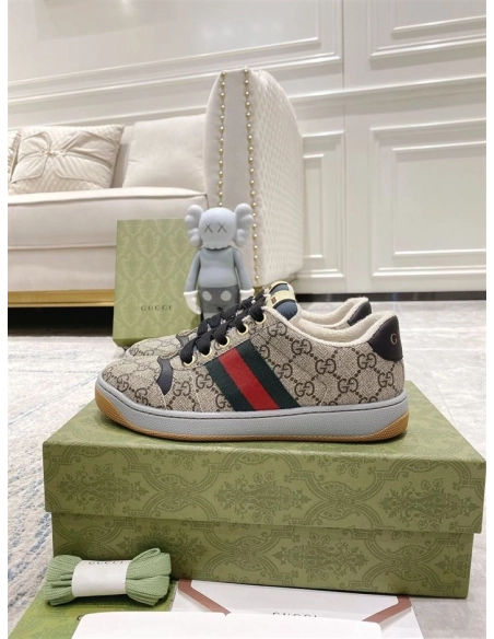FashionStatement,GUCCI,IconicStyle,ItalianCraftsmanship,LuxuryFootwear,SNEAKER
