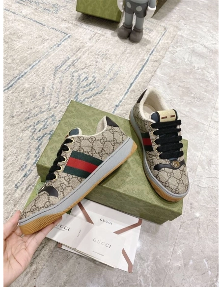 FashionStatement,GUCCI,IconicStyle,ItalianCraftsmanship,LuxuryFootwear,SNEAKER