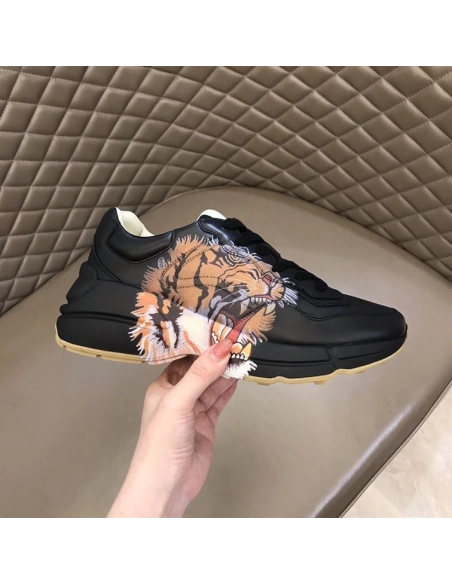 FashionStatement,GUCCI,IconicStyle,ItalianCraftsmanship,LuxuryFootwear,SNEAKER